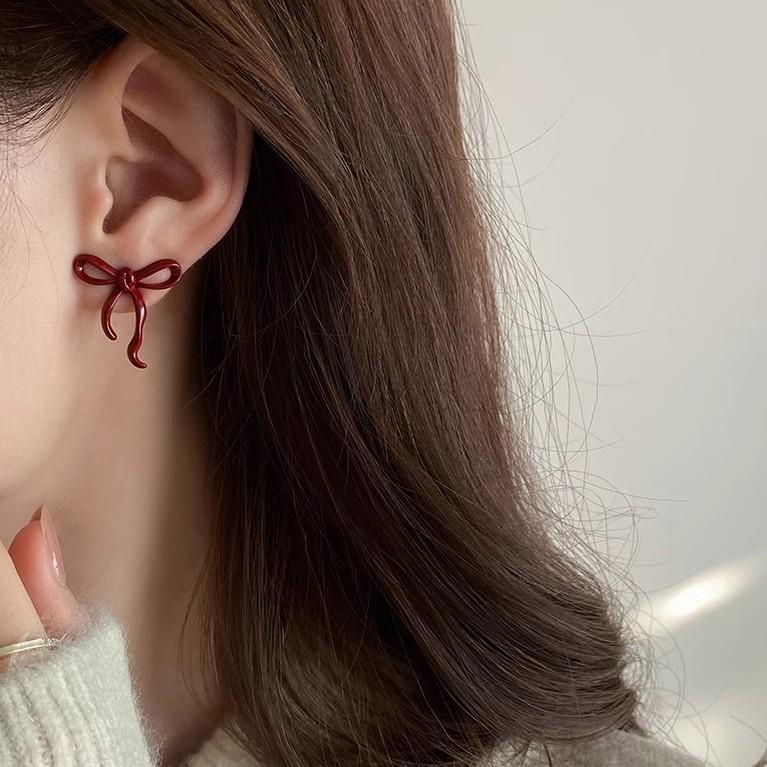 Hong Kong Ankara Red Bow Stud Earrings: Retro, Versatile, and Luxurious Accessory for a Niche Fashion Statement.