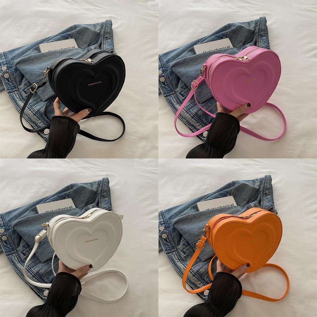 Fashionable 2024 Autumn Minimalist Colorblock Heart Shaped Shoulder Bag For Trendy Individuals