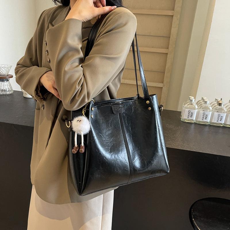 Retro Bag Women's Handbag 2025 Autumn and Winter New Versatile Wide Shoulder Strap Messenger Bag Large Capacity Tote Bag