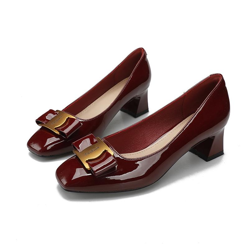 Square head thick heel high heels 2025 new burgundy patent leather middle heel single shoes spring and autumn light mouth versatile gentle shoes