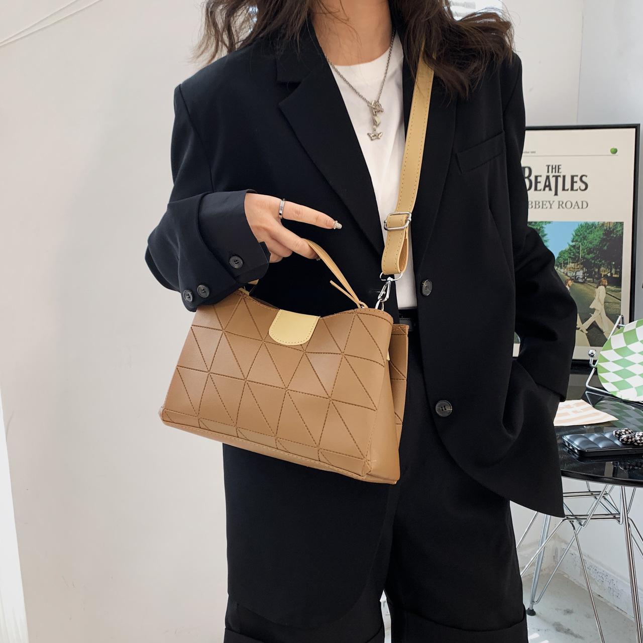 

2025 Autumn Women s Chic Casual Crossbody Tote Handbag коричневий