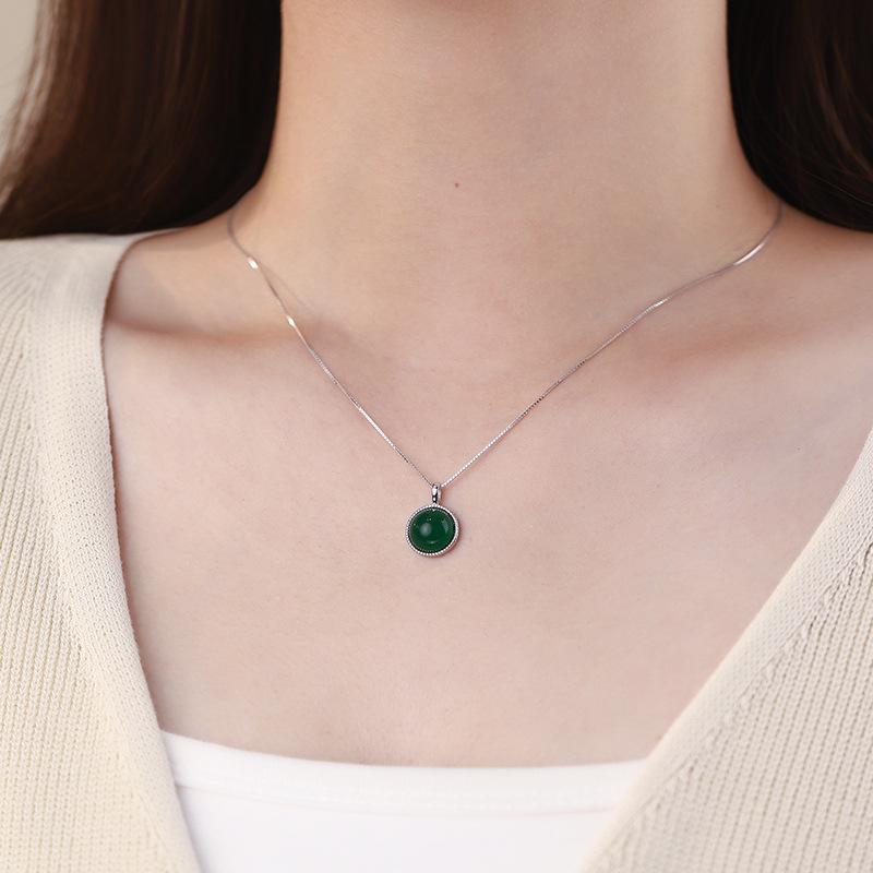 Green Bead Circular Necklace Geometric Retro Temperament Versatile Niche Personality Sweater Chain