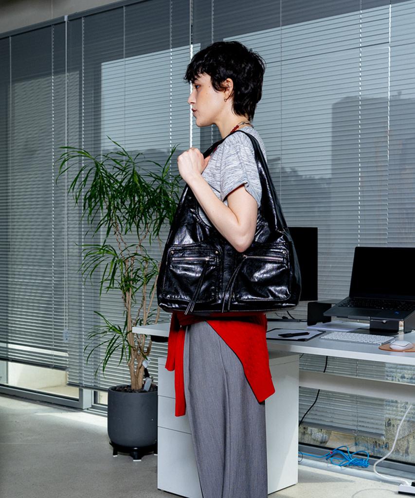 Debbyoung Cargo Hobo Bag [Black]