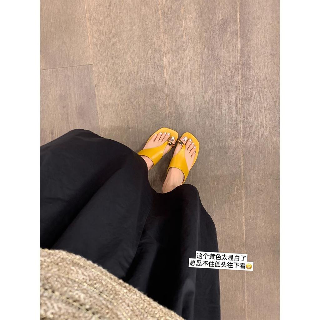 Small gold buckle square head cover toe holiday flat bottom toe flip-flops women's sandals outside