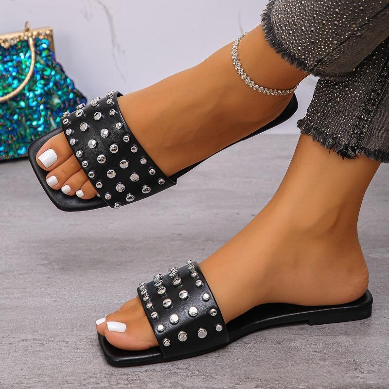 Fashion Open Toe Flat Metal Flip-Flops for Women 2025 New Fashion Beach Non-Slip Rivet Sandals and Slippers