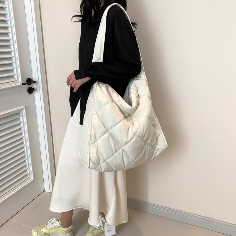 2025 Trendy Women's PU Cloud Shoulder Bag with Zipper and Phone Pocket