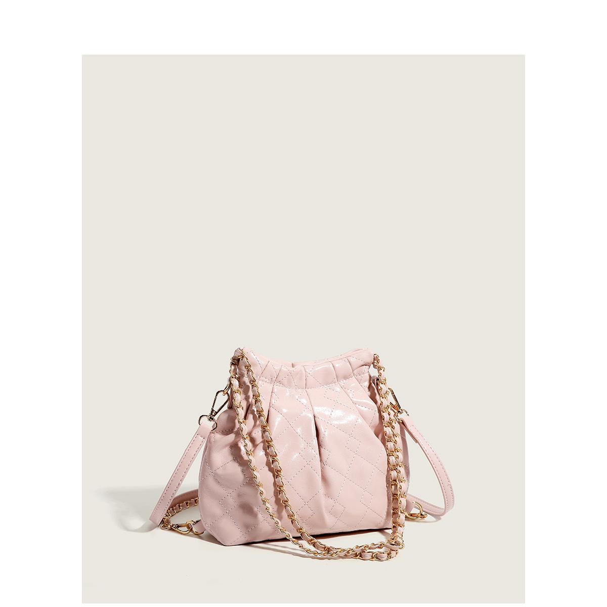 Women s tote bag 2024 summer new trendy high-quality niche large-capacity commuter chain shoulder hobo bag розовый