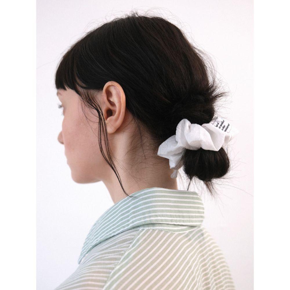 Ne Page Keyring Scrunchie (white)