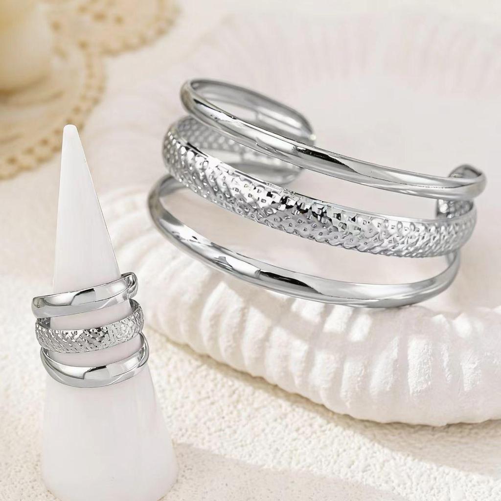 Metal Fashion Embossed Bracelet & Ring Set for Ladies' Party Wear