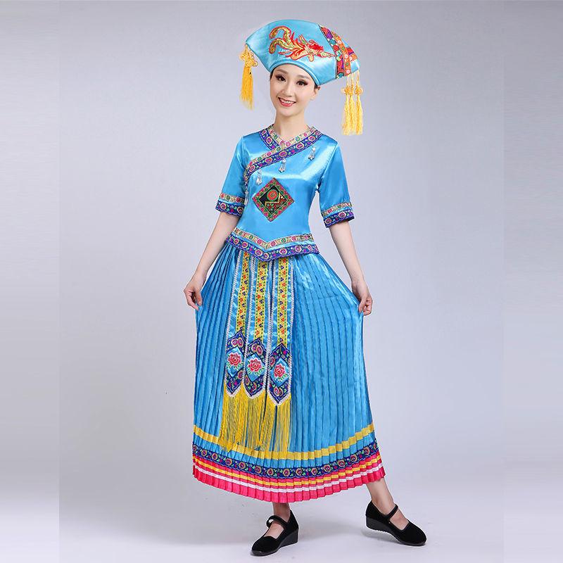 Guangxi 3. března Zhuangský ženský festivalový taneční kostým