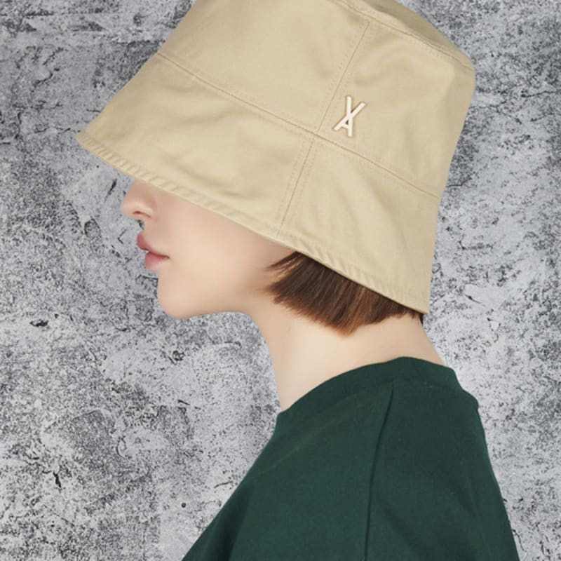 

VARZAR Шляпа-ведро оверсайз с шипами бежевая FREE