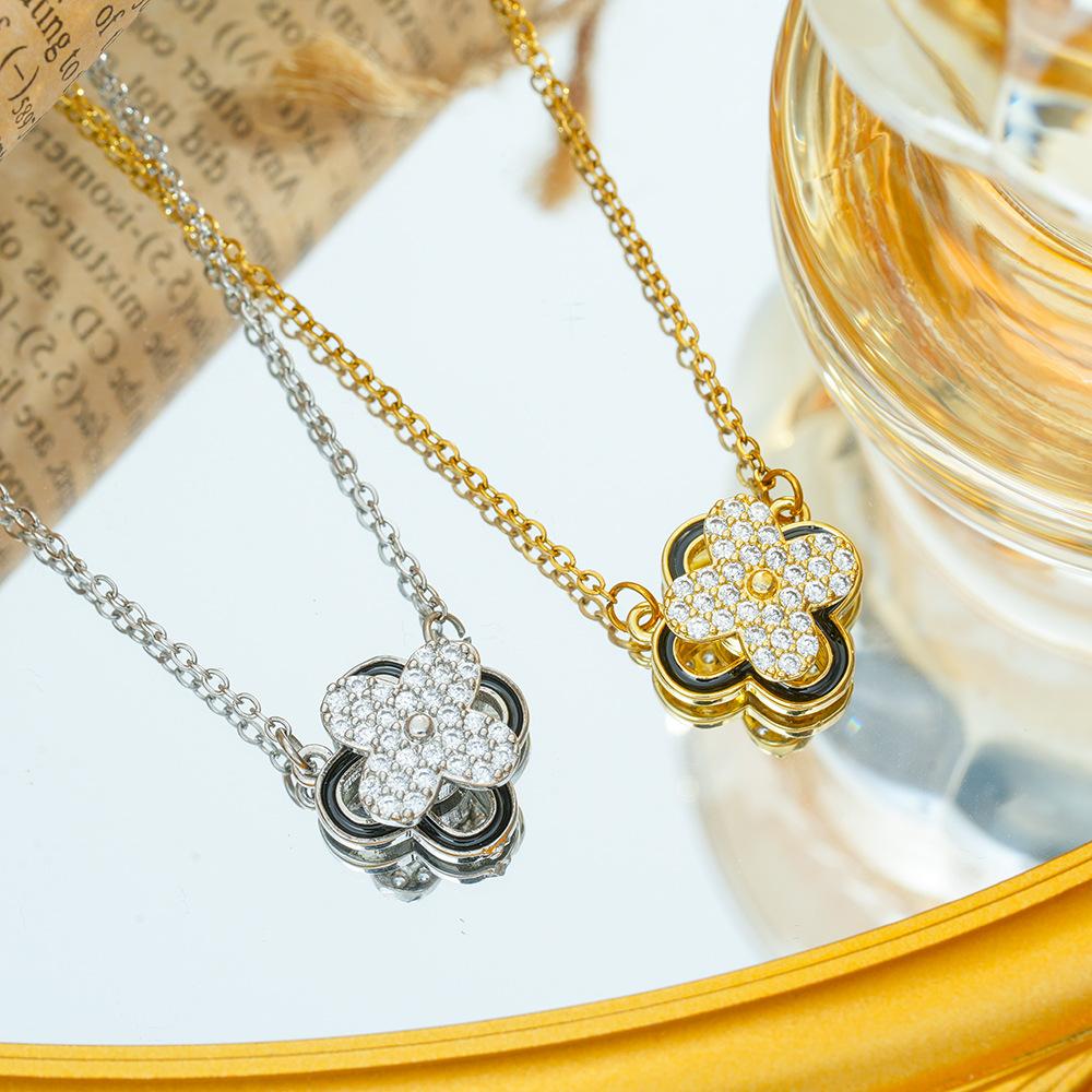 Diamond-inlaid Rotating Four-leaf Clover Necklace Simple and Versatile Clavicle Chain Necklace