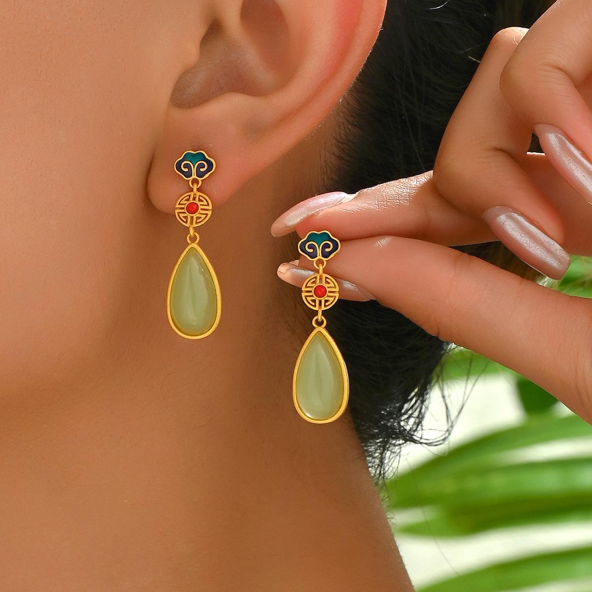 

Геометрические серьги, окрашенные эмалью, благоприятный узор, серьги-гвоздики с высоким чувством дизайна, универсальные серьги