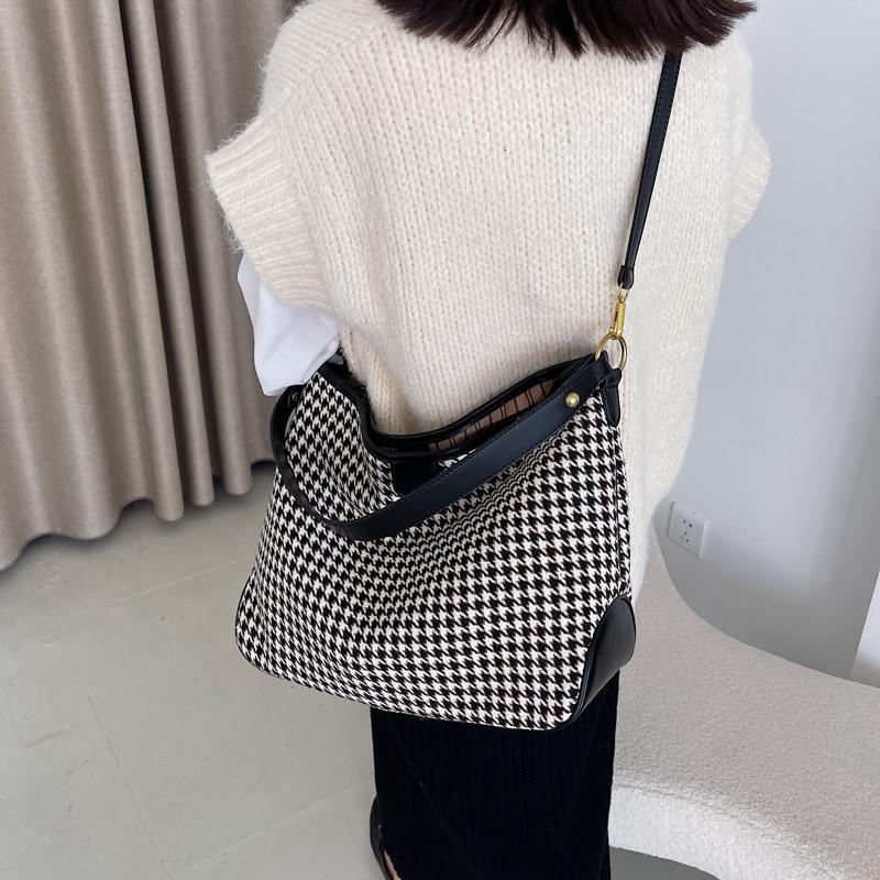 Ielgy Large Capacity Houndstooth Ladies Bucket Bag Commuter Shoulder Messenger Tote Bag