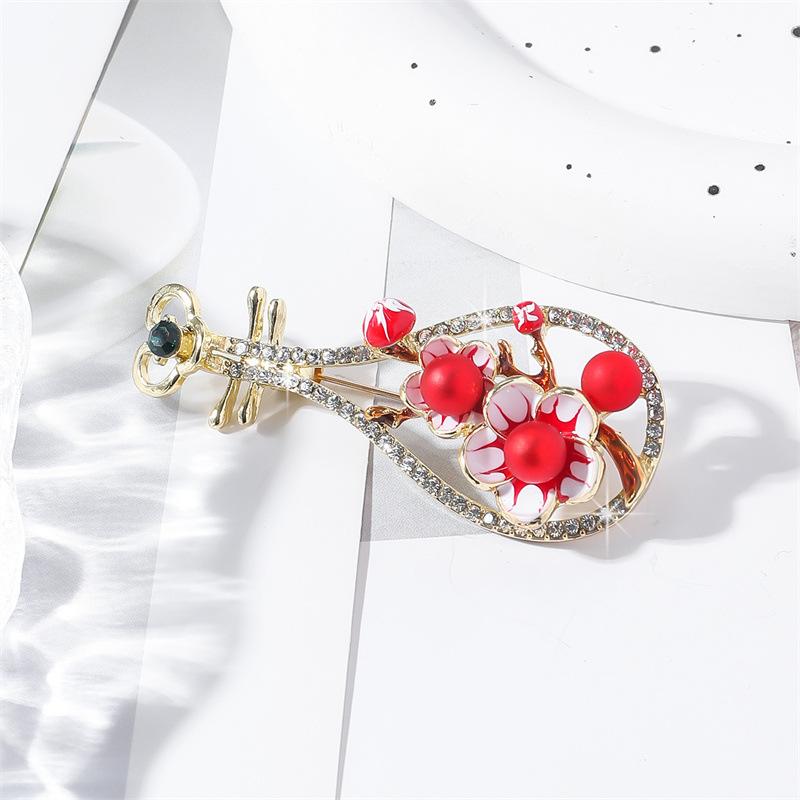 Female Delicate Niche Chinese Style Retro Flower Pipa Plum Blossom Brooch