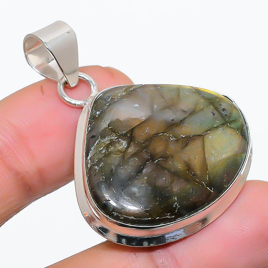 

Labradorite Gemstone 925 Solid Sterling Silver Jewelry Pendant 1.58 SU-10220