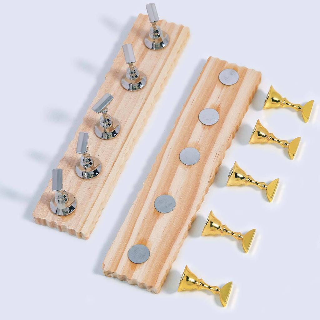 Base de pratique de manucure japonaise Log Color Nail Plate Holder Style minimaliste Symphony Gold Finger Holder Metal Strong Magnetic