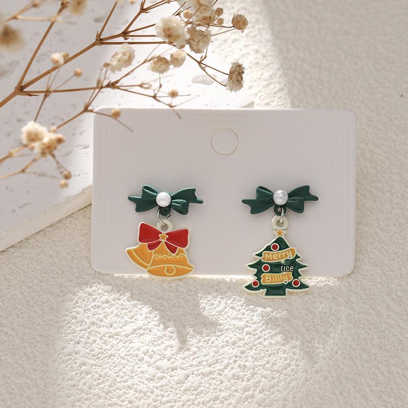 European & American Cartoon Rhinestone Christmas Earrings – High-End Asymmetrical Festive Jewelry for Women