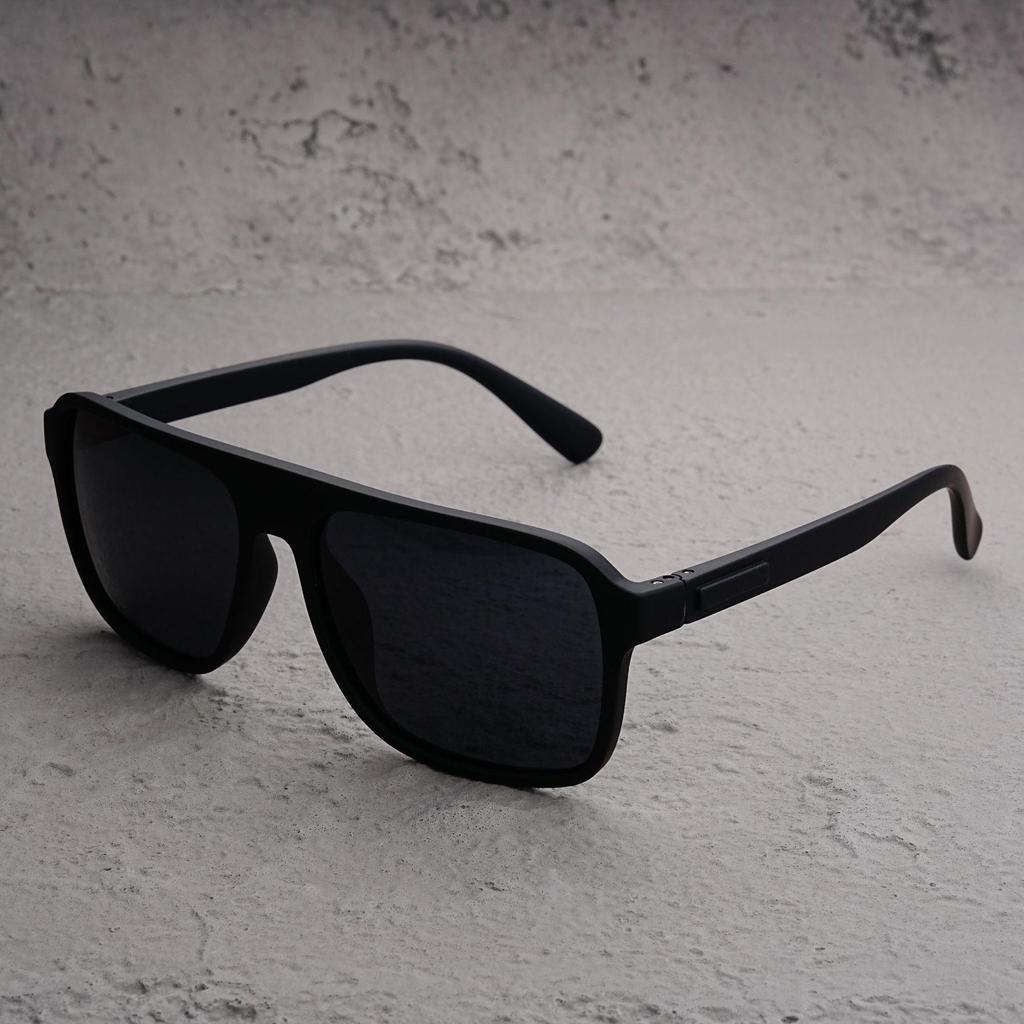 Pilot Men's Polarized Punk Style Sunglasses - Lightweight Sports Driving with Spring Hinges and Sun Protection.