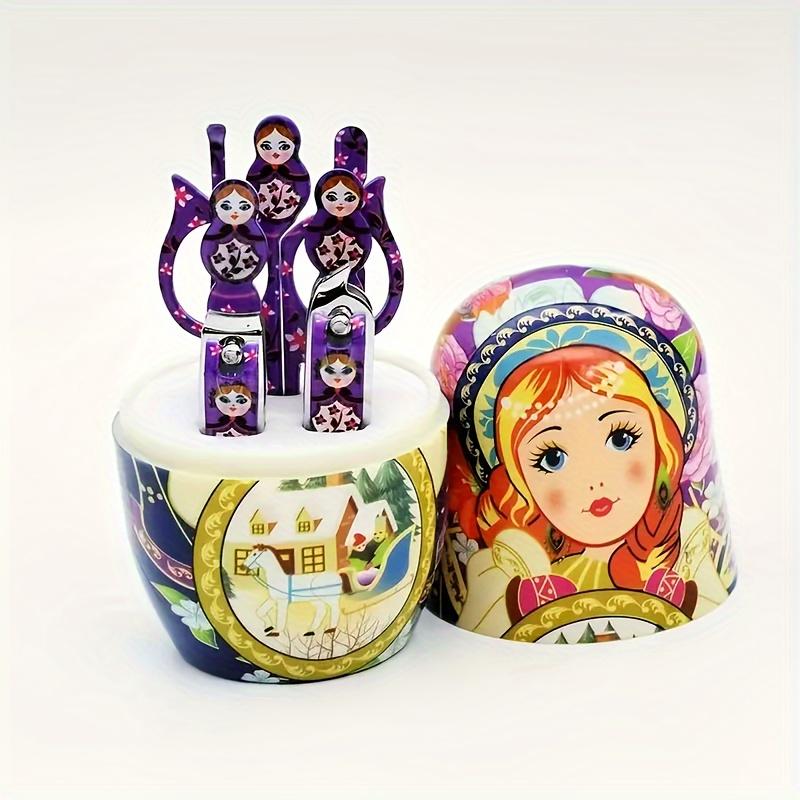 Набор из 7 предметов: классические кусачки для ногтей и косметический набор с декоративной матрешкой фиолетовый