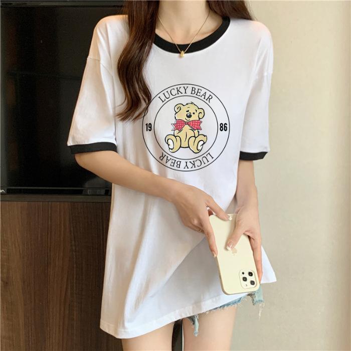 

Весна-лето 2025 новая хлопковая футболка с круглым вырезом, контрастного цвета, с коротким рукавом, полированная, женская, с мультяшным принтом медведя Каваками и надписью, трендовая M чёрный