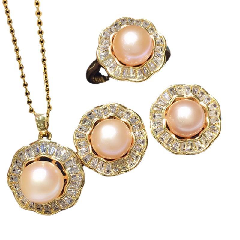 Women's 8-9mm High Luster Freshwater Pearl Necklace Set with 18K Zirconia Micro-Pave, Niche Design.