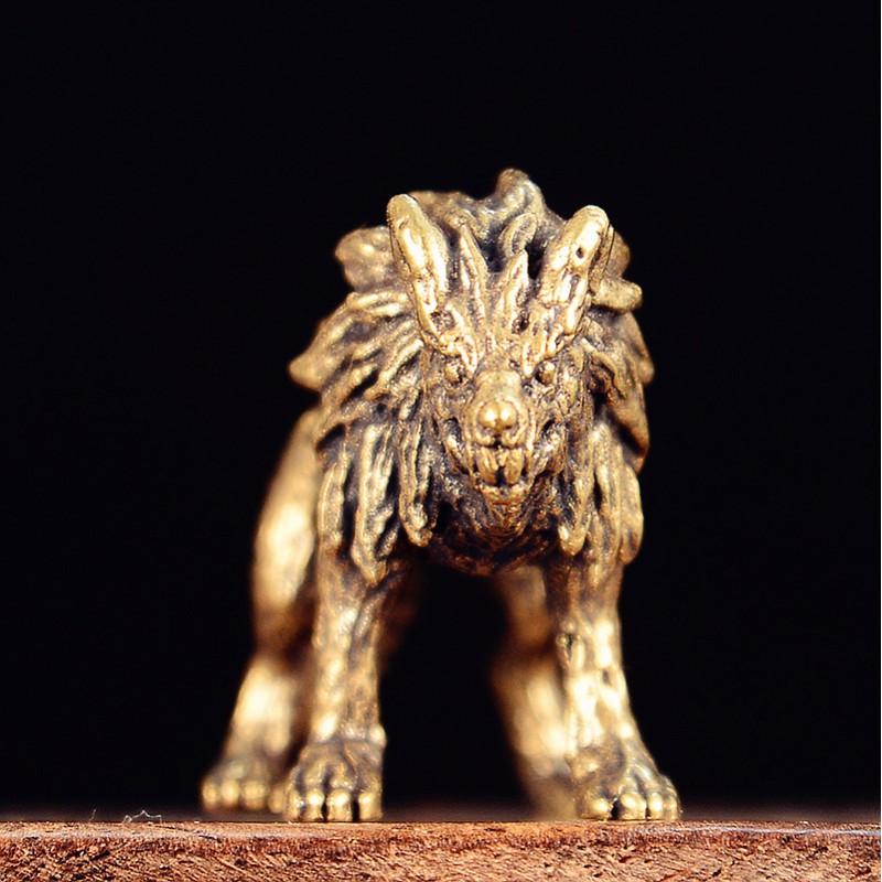 Solid Brass Wolf Figurine Desktop Decor Vintage Animal Sculpture Home Office Ornament Handcrafted Casting