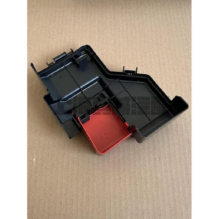Für Buick ENCLAVE Chevrolet Blazer XT5 XT6 Batterie-Sicherungskastenabdeckung Positive Kappe