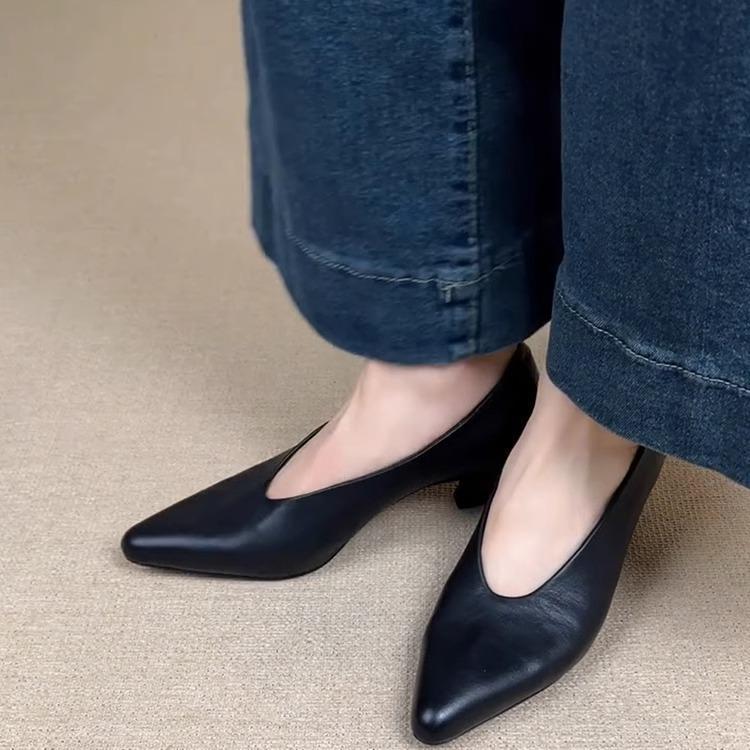 New Shallow Retro Commuting Temperament High Heels Women's One-pedal Simple Shallow Grandma Shoes Black Single Shoes