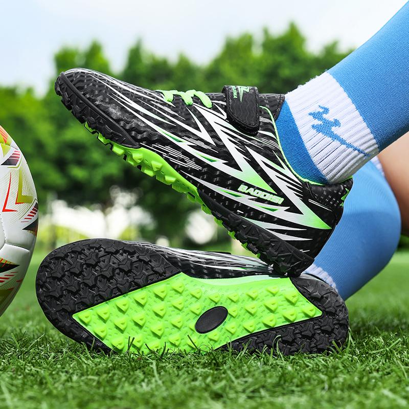 Gutter/Barn Gummi Sklisikre Korte Pigger Borrelås Snøring Kunstgress Fotballsko for Gutter