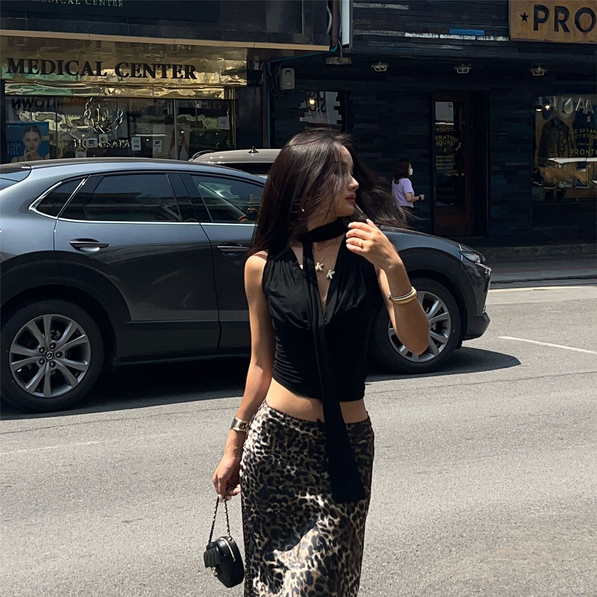 

Майка без рукавов с V-образным вырезом, бандажная, уличная одежда, повседневная, облегающая майка, элегантный трикотаж S чёрный