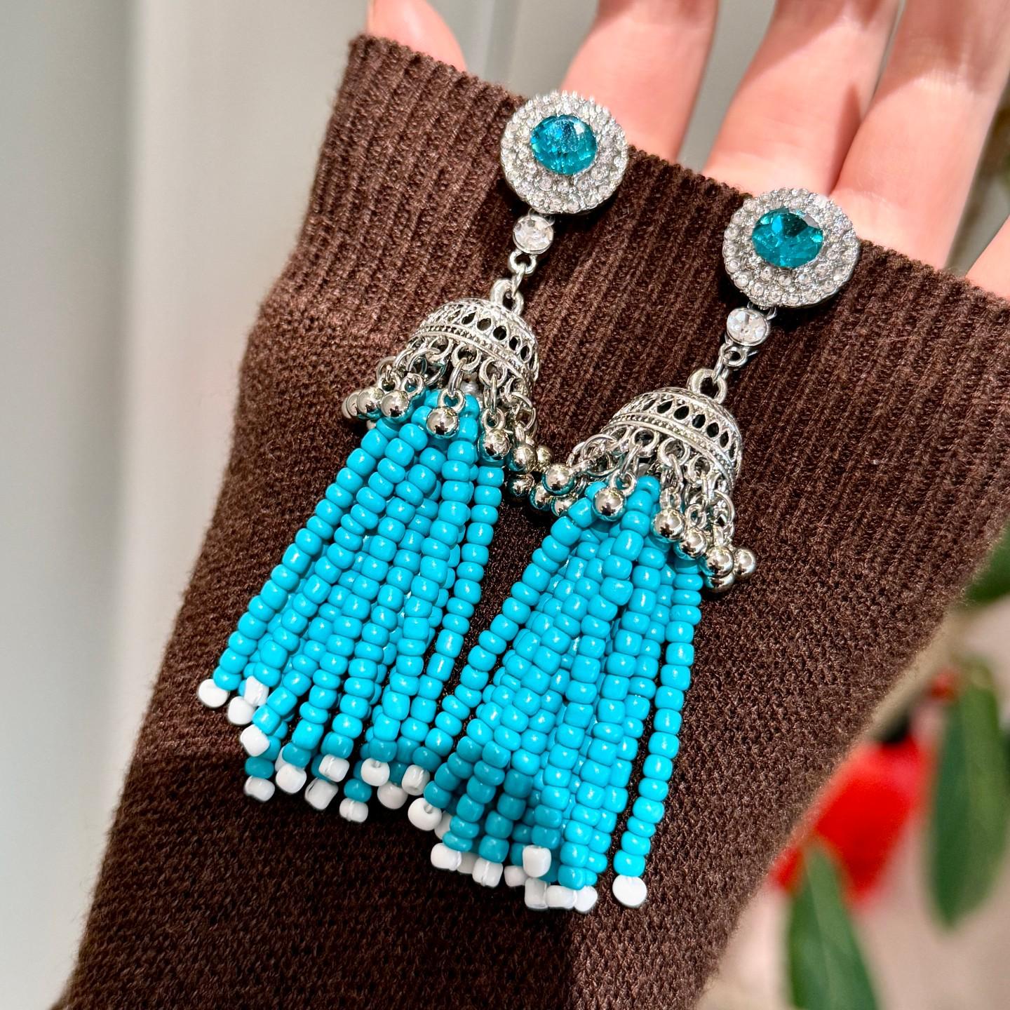 Винтажные серьги с сине-бирюзовой бахромой и инкрустацией стразами