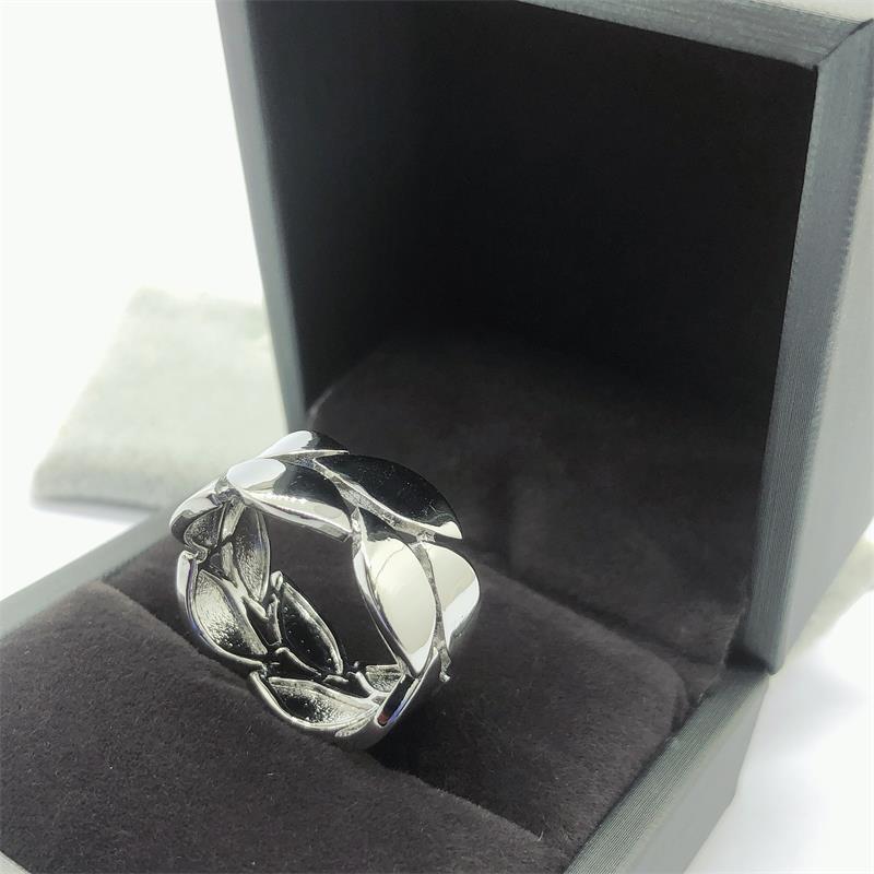 

Chic Striped Argyle Ring - Stylish Luxury Hand Jewelry for Women White (Size 18)