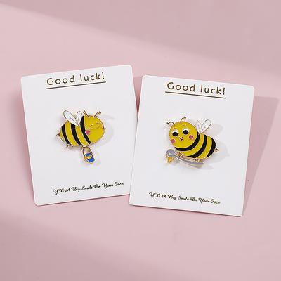 Cartoon Insect Bee Brooch for Girls Friends Cute Funny Bees Collect Nectar Enamel Pins Custom Backpack Lapel Badge Jewelry Gifts KTJ