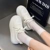 Neue 2025 Herbst Leder Mode dicksohlige Schnür-Freizeitschuhe Damen kleine höhenverstärkende Board-Schuhe Damen weiße Schuhe