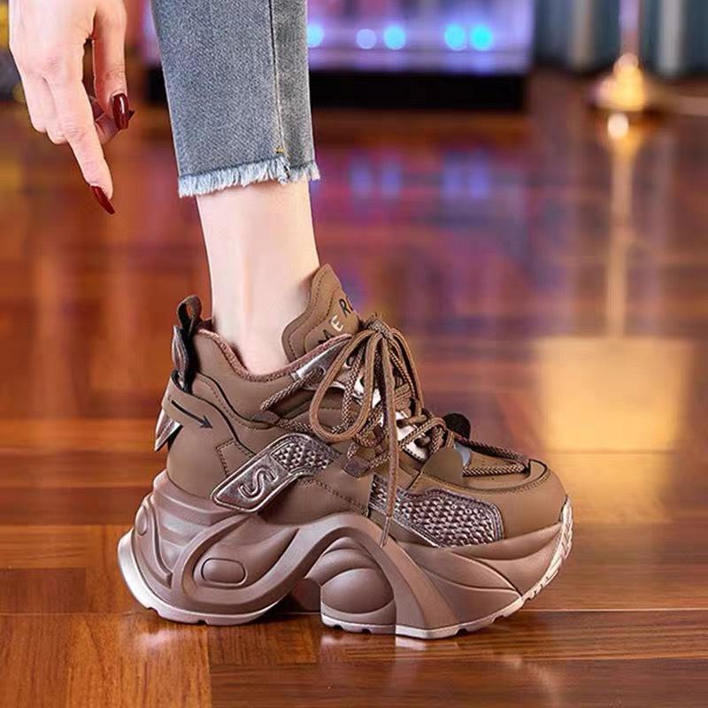 

Платформа папины кроссовки женские 2025 осень новые 10 см небольшой внутренний подъем женская обувь универсальная спортивная и повседневная обувь 39 коричневый