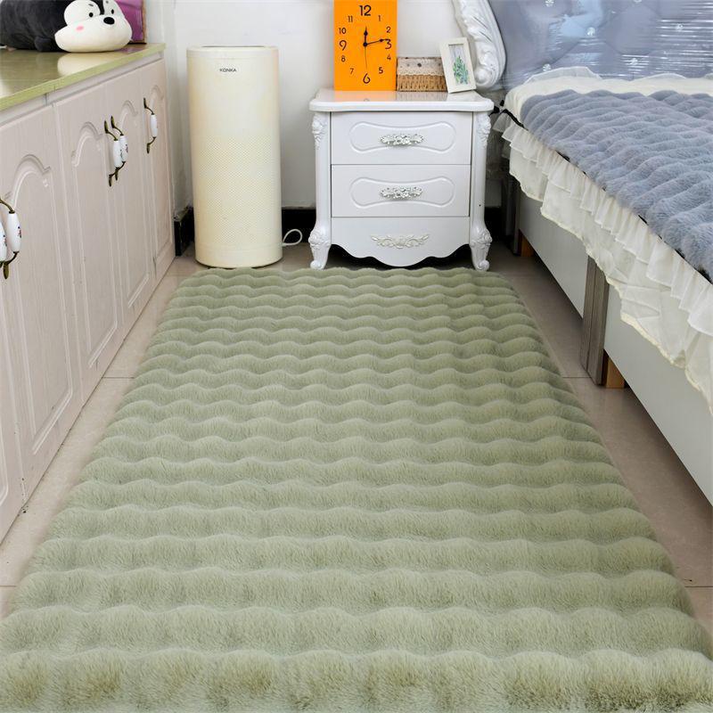 Trendiger Kurzflor-Teppich aus dickem Kunst-Kaninchenfell für Schlafzimmer und Wohnzimmer - Schmutzabweisend und mit samtiger Plüschtextur.