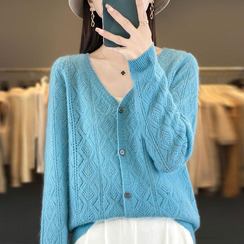 A New Style Jacquard Sweater for Early Autumn, A Loose and Stylish Long-sleeved Knitted Coat for Women