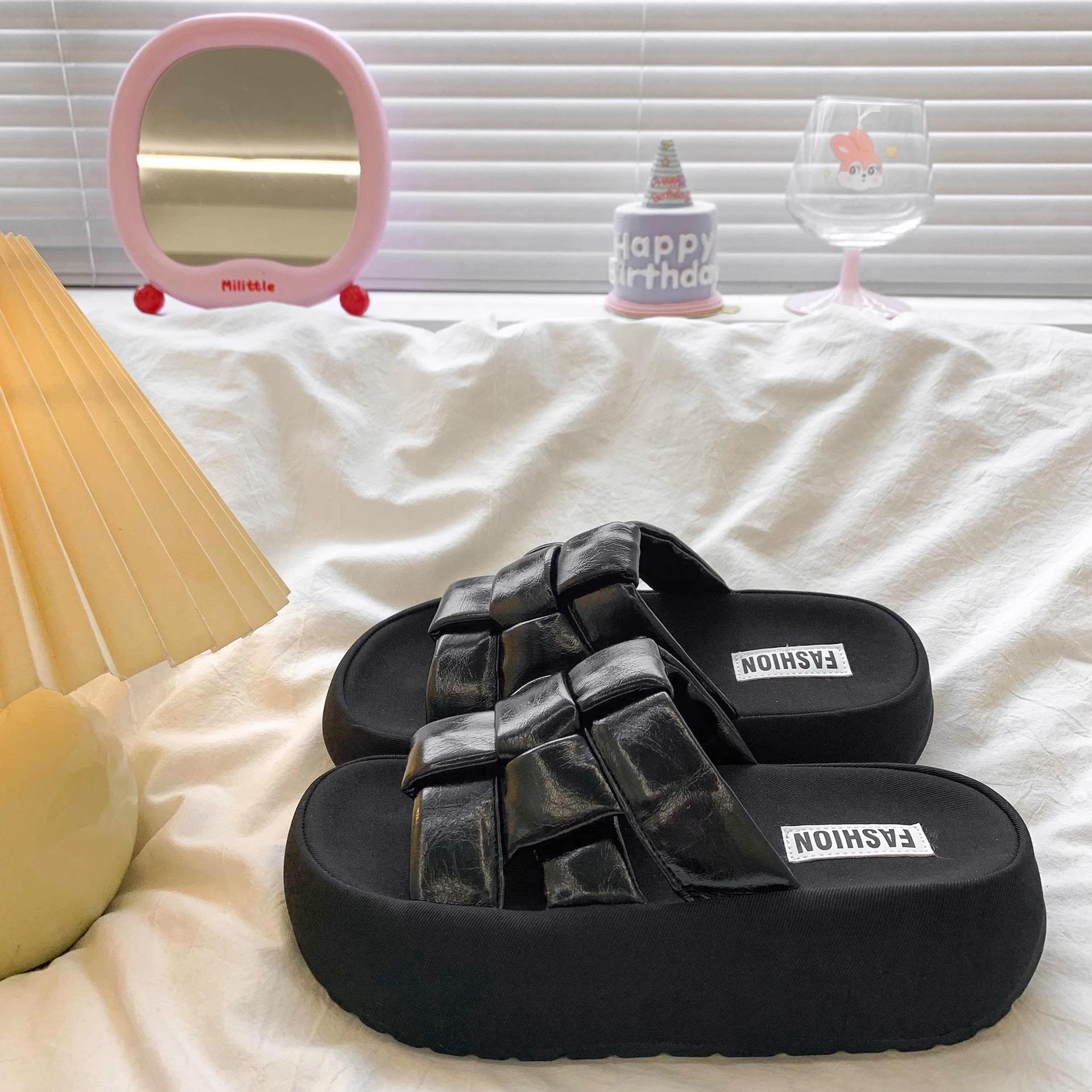 

Beautiful thick-soled height-enhancing cool slippers for women s summer wear 2025 new French fairy style casual woven beach sandals 35 чёрный