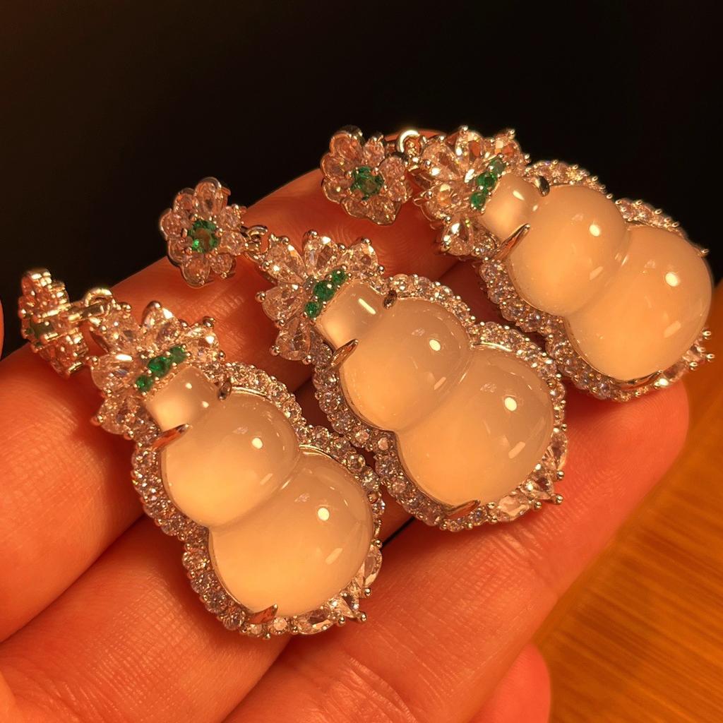 Jade White Ice Light Natural White Chalcedony Pendant Agate Pendant, Real Shot