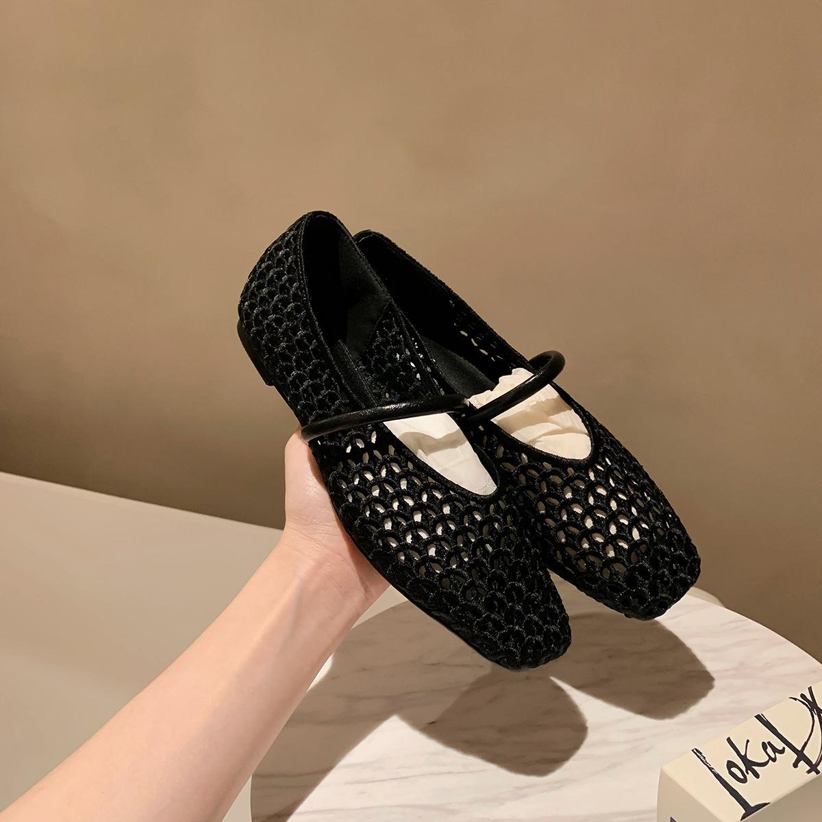 

Grape mother same French square head hollow woven mesh surface one word with versatile soft surface light mouth single shoes women s summer 40 чёрный