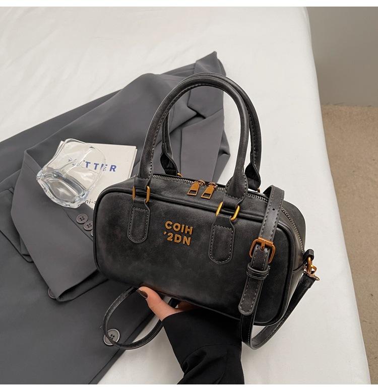 Hand carry baseball bag women's retro versatile shoulder bag autumn and winter niche high-end casual women's bag