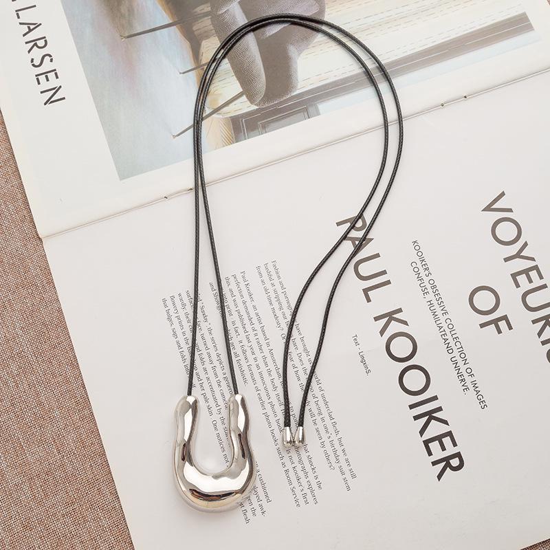 2025 Fashion Leather Cord Clavicle Necklace - Women's High-End Luxury Pendant Chain Accessories