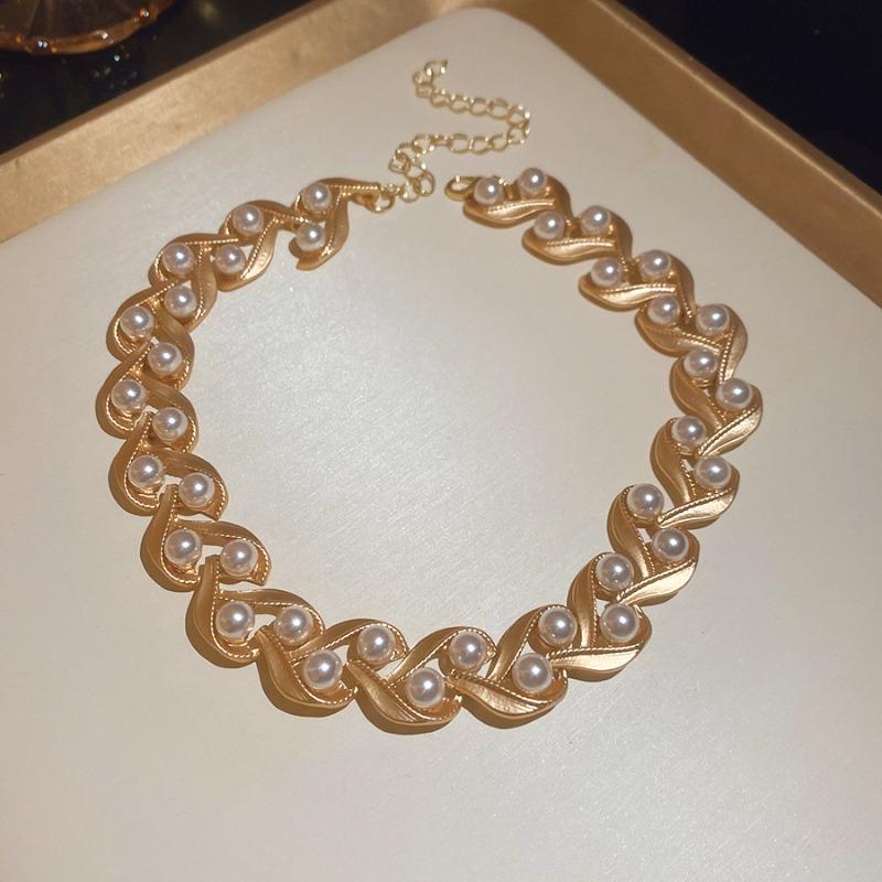 

Vintage-inspired geometric pearl earrings and necklace set - unique & high-end jewelry collection