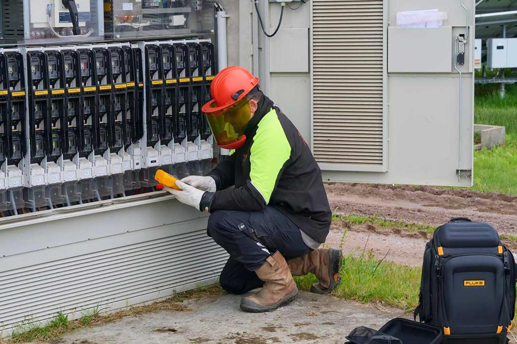 Fluke True RMS Digital Multimeter, CAT III 1500V / CAT IV 1000V (Official Japanese Product) FLUKE-283FC/APAC