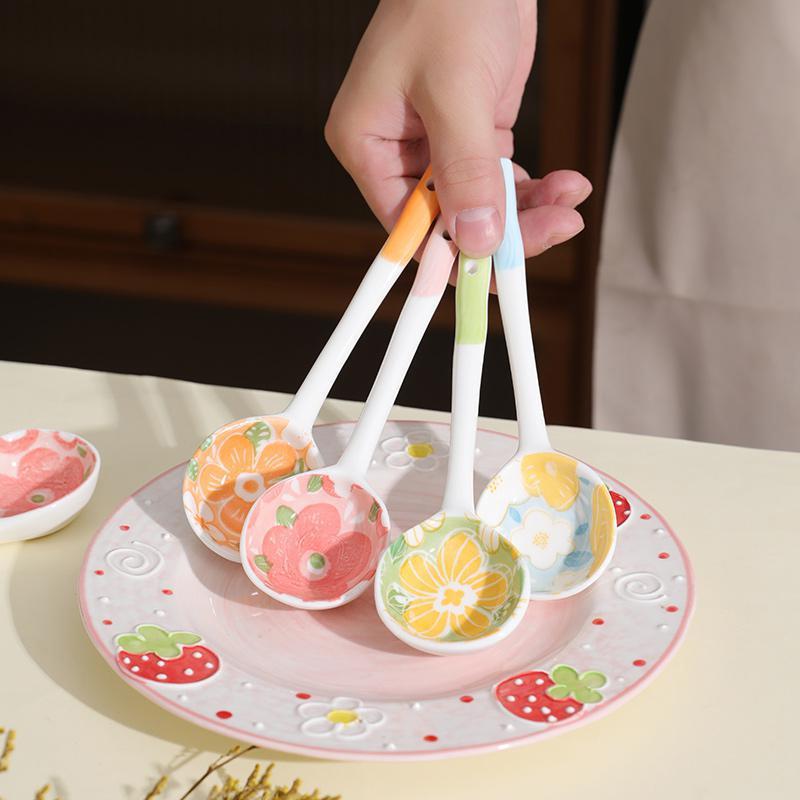 Kawaii květinová keramická polévková lžíce Roztomilá korejská zmrzlina Ručně malovaný kávový dezert Lžíce s dlouhou rukojetí Kuchyňské doplňky