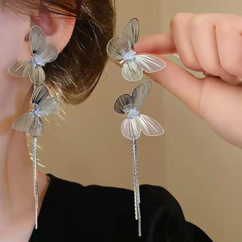 European and American exaggerated metal butterfly fringed earrings, women's personality design, unique high-end earrings, fashion temperament earrings