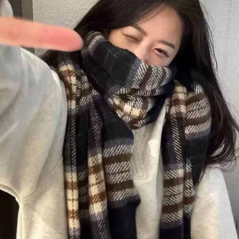 Christmas Wishes Festive Atmosphere New Year's Plaid Tassel Scarf Women's Winter Korean Version Versatile Thickened Warm Scarf Shawl