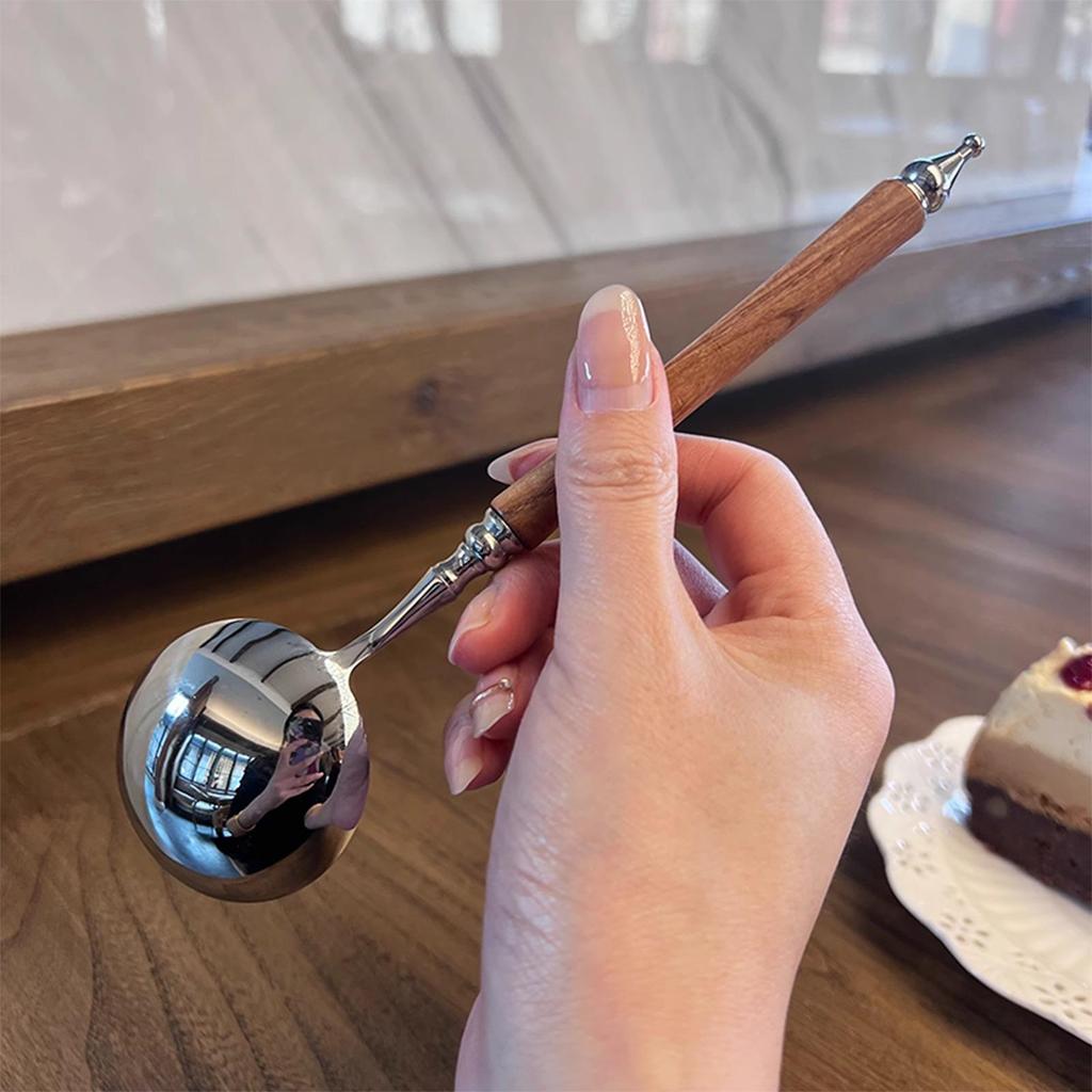 Stainless Steel Luxury French Retro Soup Spoon - Multi-Purpose for Western Dishes, Pasta, Dessert, or Rice.