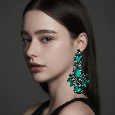 Pendientes Emerald White Temperamento Pendientes de Botón Geométricos Alto Sentido Lujo Ligero Versátil Femenino Exagerados Gota de Agua Orejas